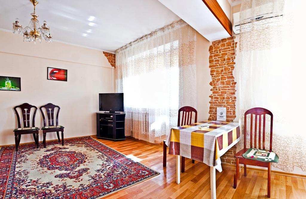 Lessor Centre Apartments الماتي الغرفة الصورة