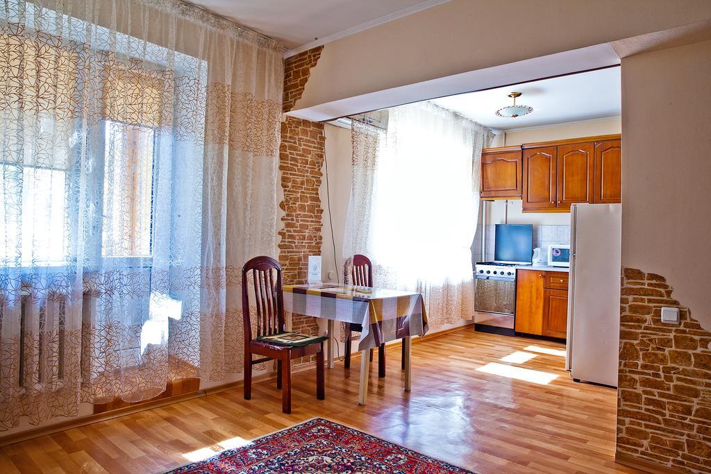 Lessor Centre Apartments الماتي الغرفة الصورة